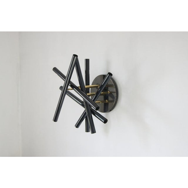 The number of lights and the clear shape make this lamp really eye-catching. It is an attraction in any vintage style...