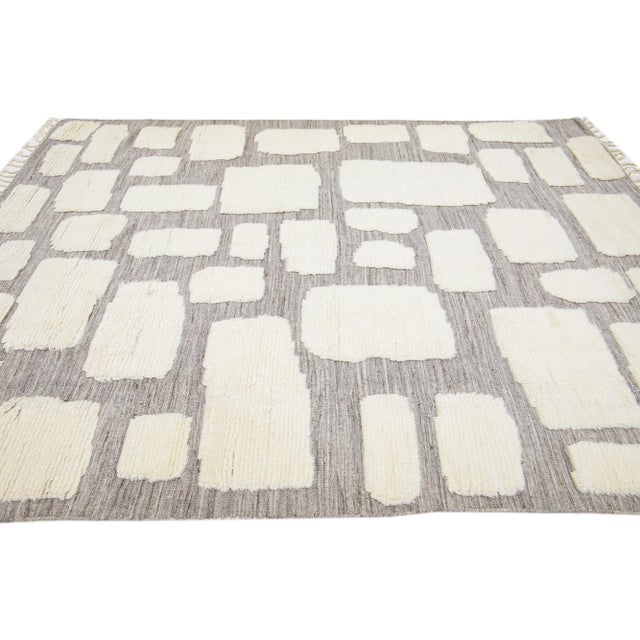 2020s 2020s Handmade Moroccan Style Modern Wool Rug With Gray and Ivory Motif For Sale - Image 5 of 7