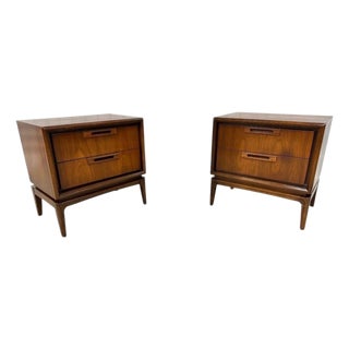 Mid-Century Modern Broyhill 2-Drawer Walnut Nightstands - Set of 2 - Refinished! For Sale
