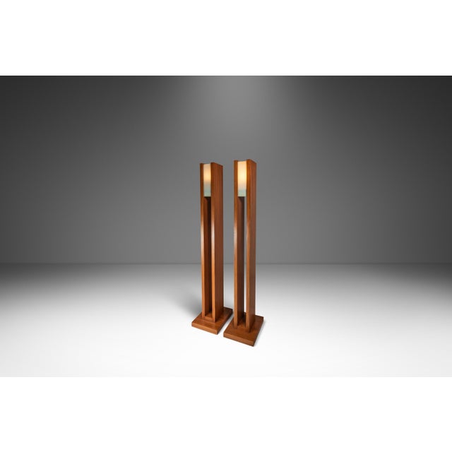 Mid-Century Modern 1960s Mid-Century Modern Freestanding Architectural Tower Floor Lamps in Oak After Frank Llyod Wright, Usa - Set of 2 For Sale - Image 3 of 18