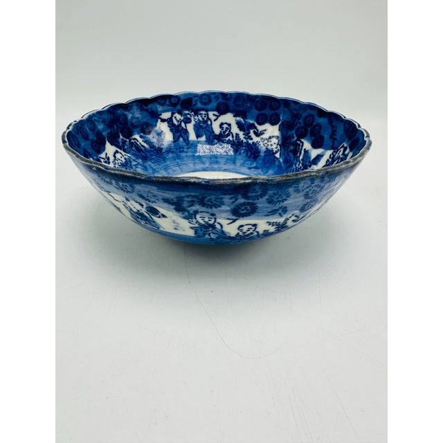 This is such a beautiful chinoiserie bowl, the rich blue and detailed design are perfect. Great addition to a fine collection