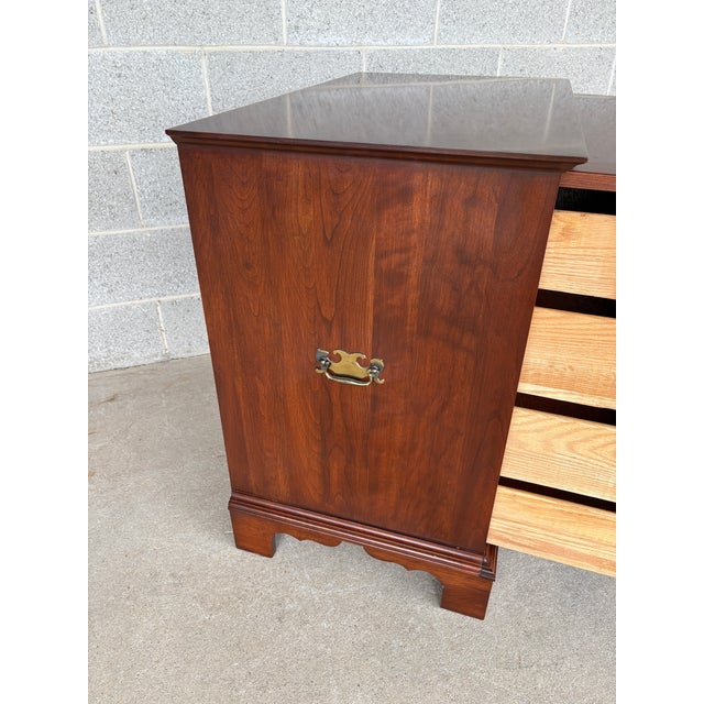 Traditional Pennsylvania House Cherry Georgian Style 4 Drawer Bachelor Chest For Sale - Image 3 of 11