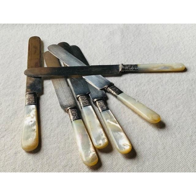 Six Mother-of-Pearl & Silver Dinner Knives — Landers, Frary & Clark Aetna Works — American Edwardian Table, C. 1900–1915 For Sale - Image 16 of 17