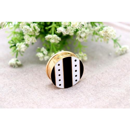 Pill Box in 18k Gold, in Worn conditions.