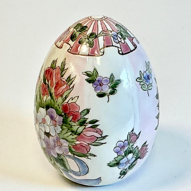 1980s Vintage Boho Chic Hollywood Regency Hand-Painted Ceramic Egg - Easter. For Sale - Image 12 of 14