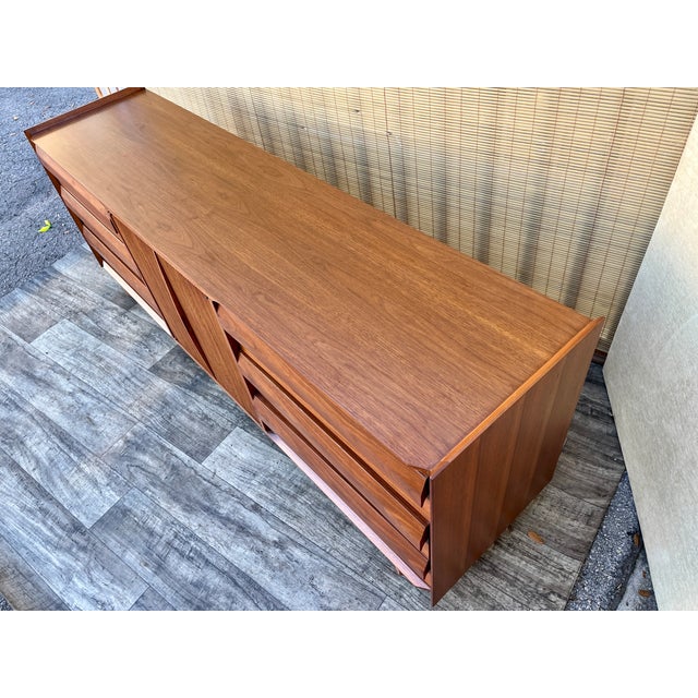Wood Fully Refinished Mid Century Modern 9 Drawers Dresser /Credenza by Lane Altavista Furniture. Circa 1960s For Sale - Image 7 of 18