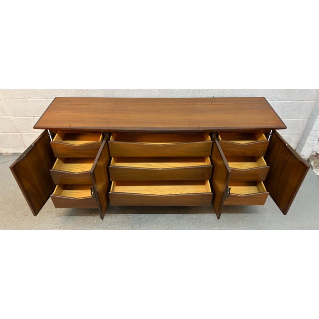 Mid-20th-Century Helen Hobey Walnut Credenza by Baker Furniture, Attributed For Sale - Image 11 of 16