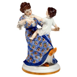 Art Nouveau Group Mother with Child by Paul Helmig for Meissen, Germany, 1912 For Sale