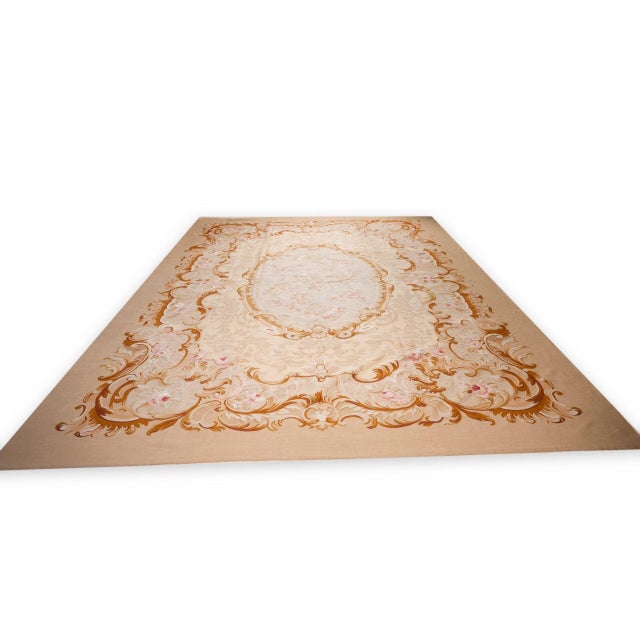 French 9x12 Vintage Aubusson Flat Weave Wool Rug, Beige Rose Medallion For Sale - Image 3 of 13