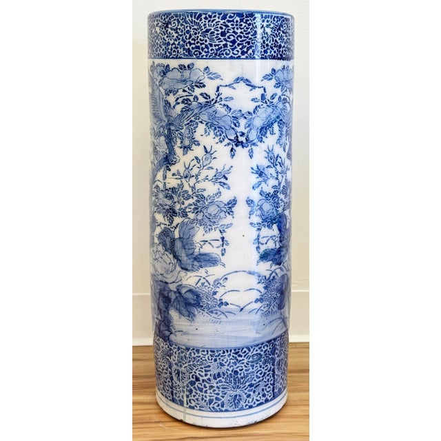 Vintage Chinoiserie Ceramic Blue and White Floral Motif Umbrella Stand For Sale In Kansas City - Image 6 of 10