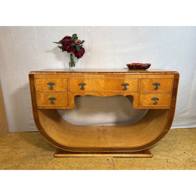 Vintage Art Deco Console Table in Birds Eye Maple, 1920s, in Restored conditions. Designed 1920 to 1949