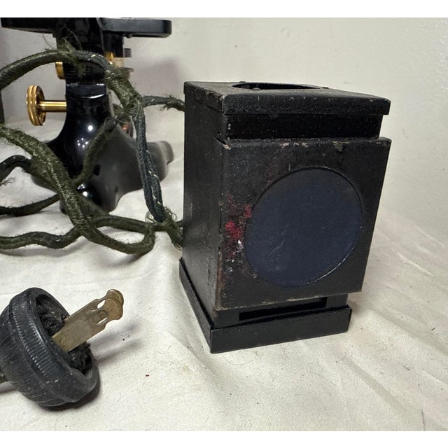 Near Mint Antique Ernst Leitz Wetzlar German Brass Microscope 253647 in Box For Sale - Image 15 of 18