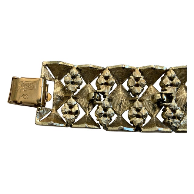 Stunning Signed Pegasus Coro Gold Tone, Faux Pearl & Rhinestone Bracelet 7 Inches