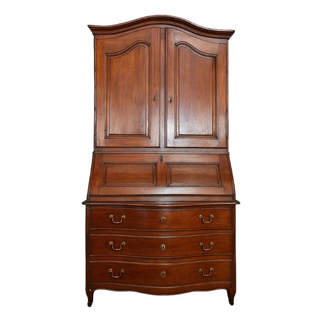 Louis XV Curved Walnut Chest of Drawers For Sale