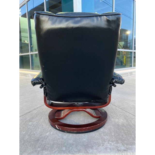 1980s 1980s Danish Modern Leather Lounge Chair Manner of Hjellegjerde For Sale - Image 5 of 13