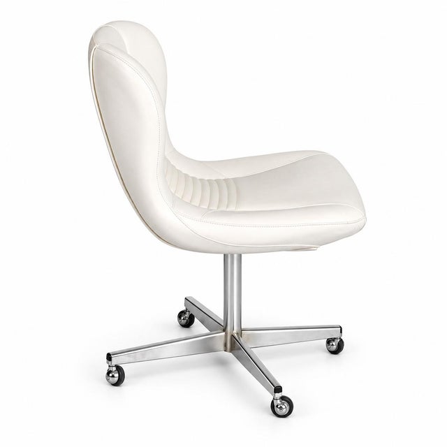 Mid-Century Modern Vintage Italian Swivel Chair in White Leather and Chrome by Gastone Rinaldi for Rima, 1960s For Sale - Image 3 of 11