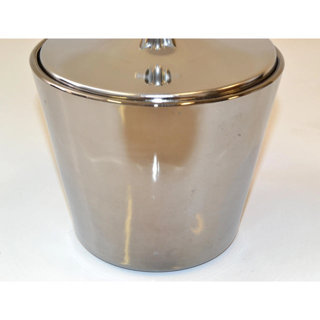 1970s Art Deco Style Barware Steel Martini Ice Bucked Insulated Black Mirrored Glass Brass Handle For Sale - Image 9 of 13