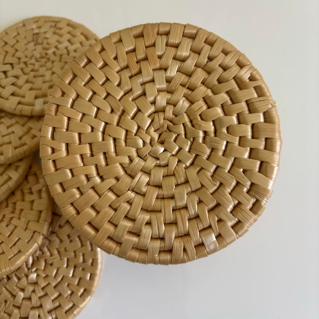 1980s Vintage Coastal Round Sea Shell Basket With 5 Coasters with Seashell Catchall Basket - 6 pcs For Sale - Image 5 of 8