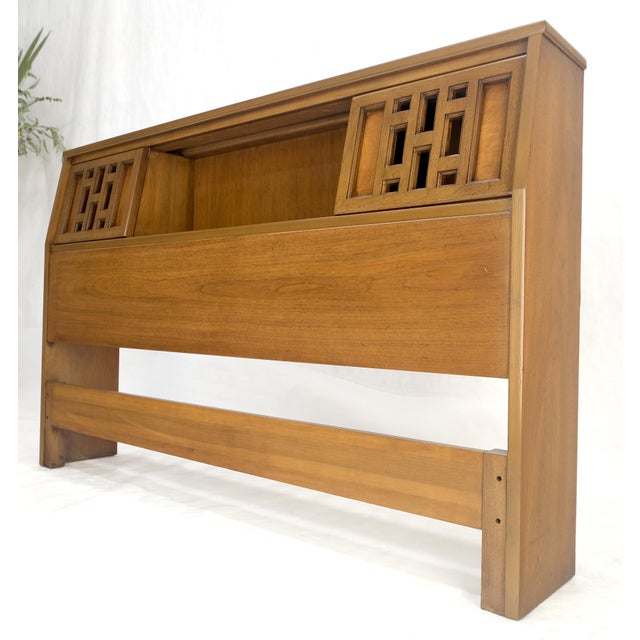 Mid-Century Modern American Walnut Sliding Doors Storage Compartment Full Size Bed Headboard MINT! For Sale - Image 3 of 13