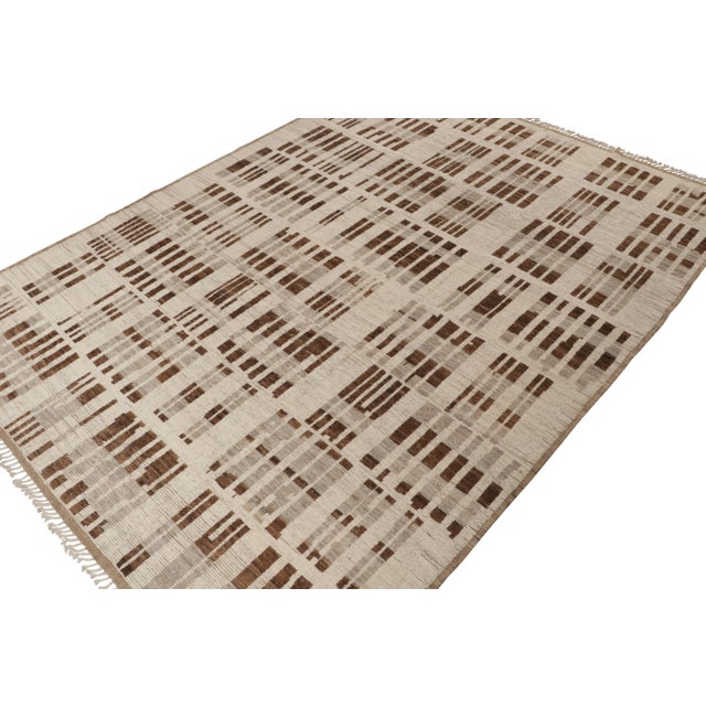 Looking for a custom size? For more information on customization capabilities, please reach out to custom@chairish.com....