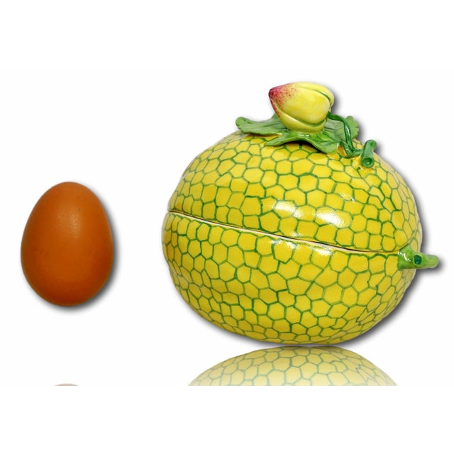 Unique hand-painted porcelain piece This medium-sized (larger than his choux pastry boxes) melon-shaped porcelain box is a...