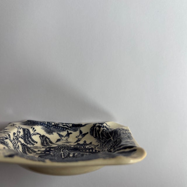 Chinoiserie Vintage Royal Alma Blue and White Porcelain Ashtray, England For Sale - Image 3 of 3