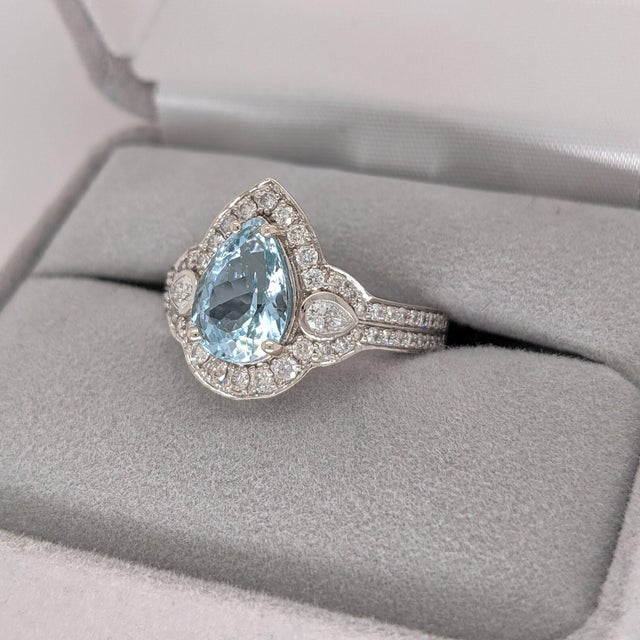 2020s 1.6Ct Santa Maria Aquamarine Ring With Natural Diamonds: Solid 14k Gold, 10x7mm, Size 6.75 For Sale - Image 5 of 8