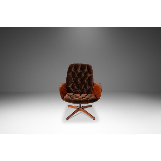George Mulhauser Rare Set of Two (2) Mid-Century Modern "Mrs." Lounge Chairs in Walnut & Velvet by George Mulhauser for Plycraft, Usa, C. 1960s For Sale - Image 4 of 18