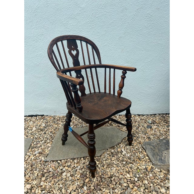 Late 18th Century English Windsor Chairs Original Early Oak Complete Set of 8–6 Side Chairs, 2 Broad Armchairs With Heart Splat Backs For Sale - Image 11 of 12