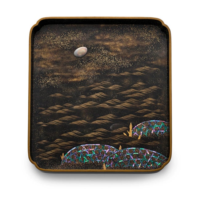 One of the finest Japanese Maki-e Suzuribakos (ink box) we have on offer, the roiro color box showcases an ambient...