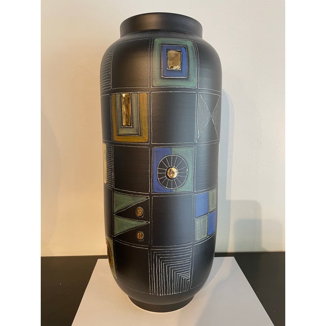 Global Views Global Views Ceramic Vase For Sale - Image 4 of 7