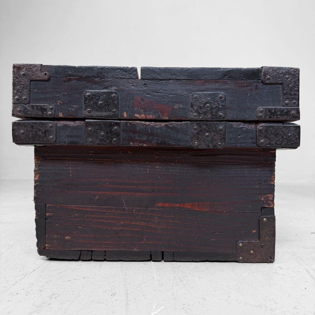 Antique Early Meiji Japanese Storage Chest with Lid and Wrought Iron For Sale - Image 10 of 14