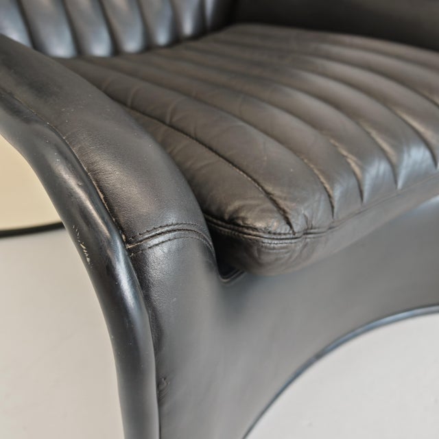 Space Age Armchair in Leather and Fiberglass Model Lotus Andrè Vandenbeuk for Strassle, 1960s For Sale - Image 11 of 18