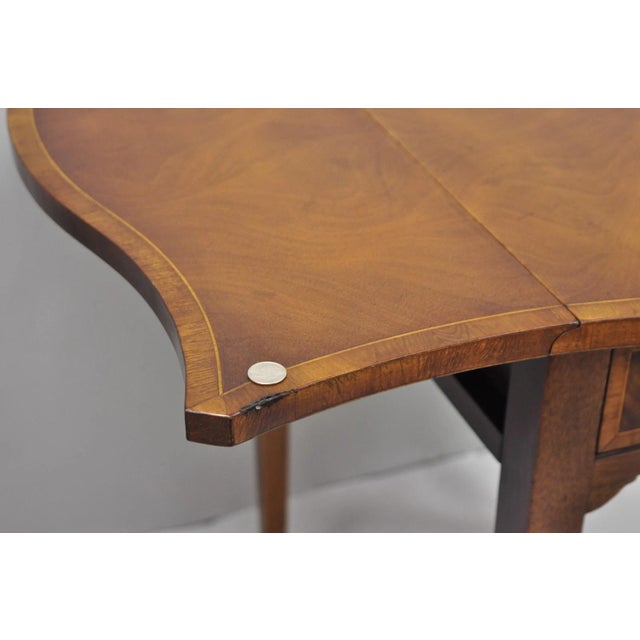 Vintage Baker Hepplewhite Style Mahogany Pembroke Dropleaf Lamp Side Table For Sale - Image 14 of 17