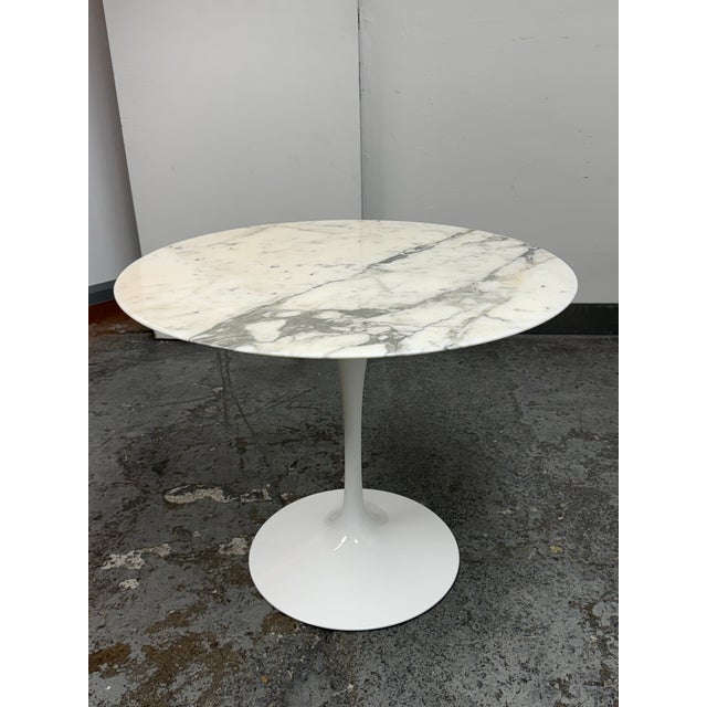 Design Plus Gallery presents the Saarinen Lounge Table by Eero Saarinen from Knoll. Designed as part of Saarinen’s...