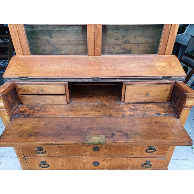 19th Century Glass-Topped Chest of Drawers For Sale - Image 4 of 13