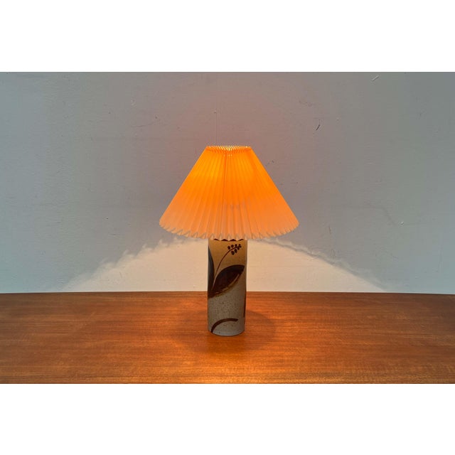 Mid-Century Modern Danish Lilia Series Studio Pottery Table Lamp by Haico Nitzsche for Søholm For Sale - Image 10 of 18