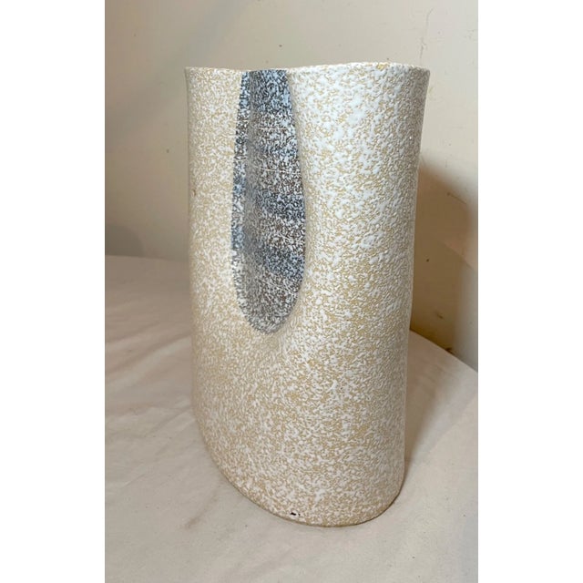 Vintage Handmade 華平 Warburg Pincus Chinese Studio Pottery Vase Sculpture For Sale - Image 11 of 18