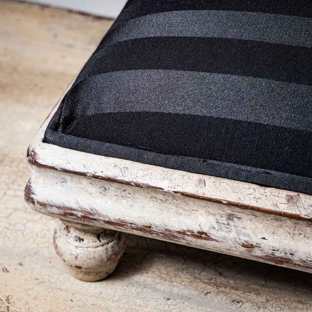 Small Antique Grey-Painted Ottoman, 1800s For Sale - Image 6 of 7