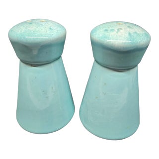 Vintage Hull Pottery Usa "Crestone" Turquoise Drip Glaze Salt and Pepper Shakers For Sale