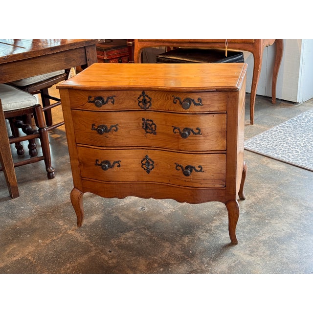 19th Century Italian Walnut Lift-Top Chest For Sale - Image 6 of 13