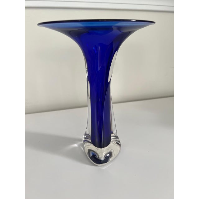 Vintage 1991 Signed Winfisky Cobalt Blue Cased Art Glass Trumpet Vase - 8" For Sale - Image 4 of 5