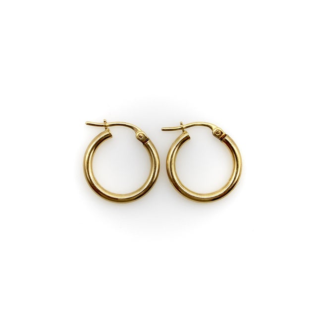 These simple, everyday 14k gold vintage hoops are the perfect staple for any jewelry collection. At 16 mm in size, they...
