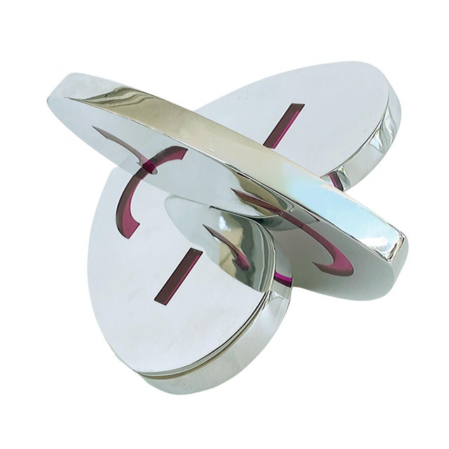 Michael Gitter Aluminum, Resin Interlocking Hearts Sculpture Offered for sale is a polished aluminum and epoxy resin...