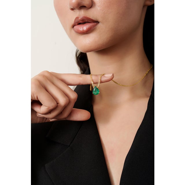 3.88ct Pear Cut Emerald Solitaire Art Deco Necklace in 14k Gold Curb Chain For Sale - Image 10 of 17