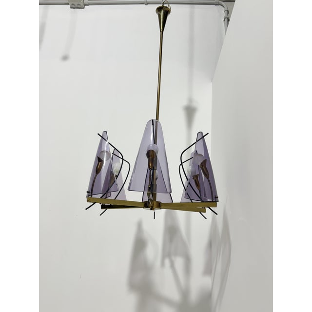 Mid-Century Modern Brass and Purple Acrylic Glass Chandelier in the style of Stilux Milano, 1960s For Sale - Image 3 of 14