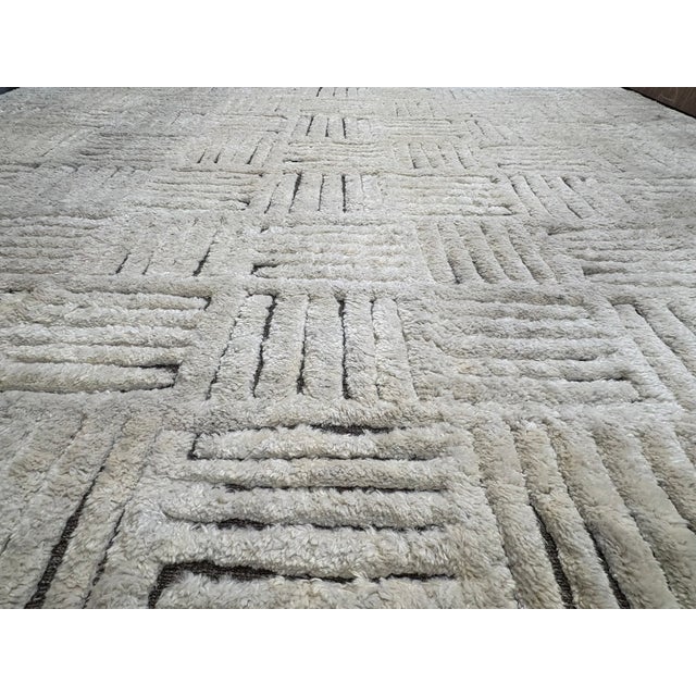 Rh Basanti Rug – 9' × 12' Marled Ivory/Charcoal | Hand-Knotted Wool Blend | Contemporary Himalayan-Inspired Design For Sale - Image 16 of 18