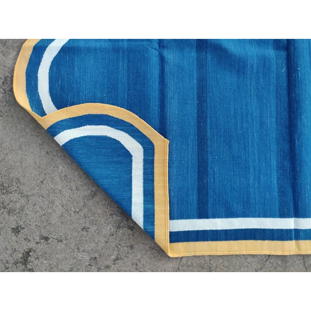 Handmade Cotton Vegetable Dyed Scalloped Edge Rug Royal Blue With Cream