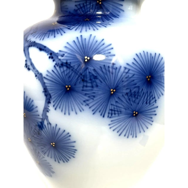 White Fukugawa Porcelain Vase With Two Birds For Sale - Image 8 of 12