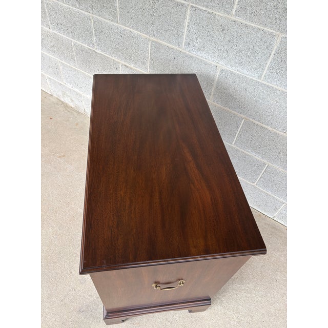 Wood (A) Henkel Harris Mahogany Bracket Foot 4 Drawer Bachelor Chest For Sale - Image 7 of 12